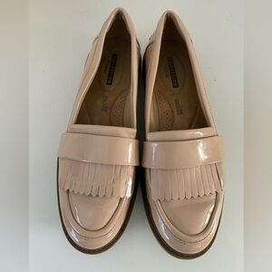 Collection by Clarks pale pink patent leather loafer S6. Very nice used shape